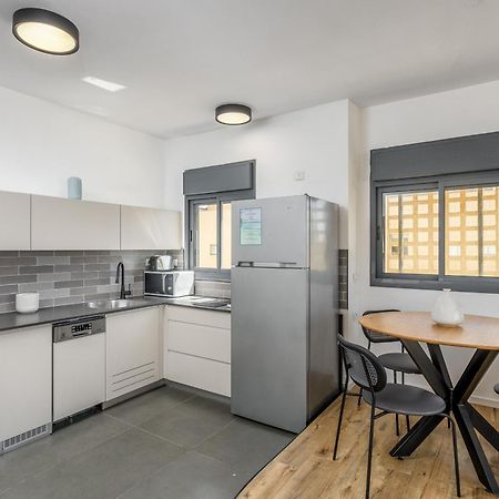 Апартаменти Modern & Sunny 1 Bdr W Balcony And Parking Тель-Авів Екстер'єр фото