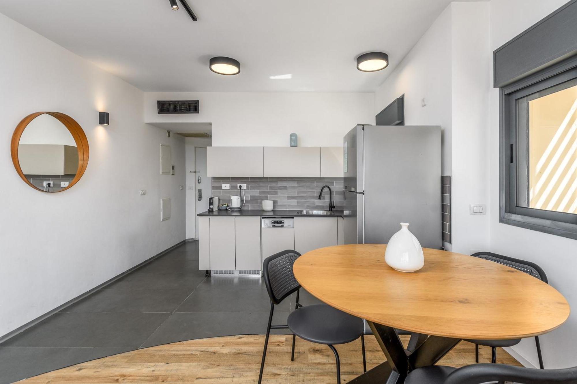 Апартаменти Modern & Sunny 1 Bdr W Balcony And Parking Тель-Авів Екстер'єр фото