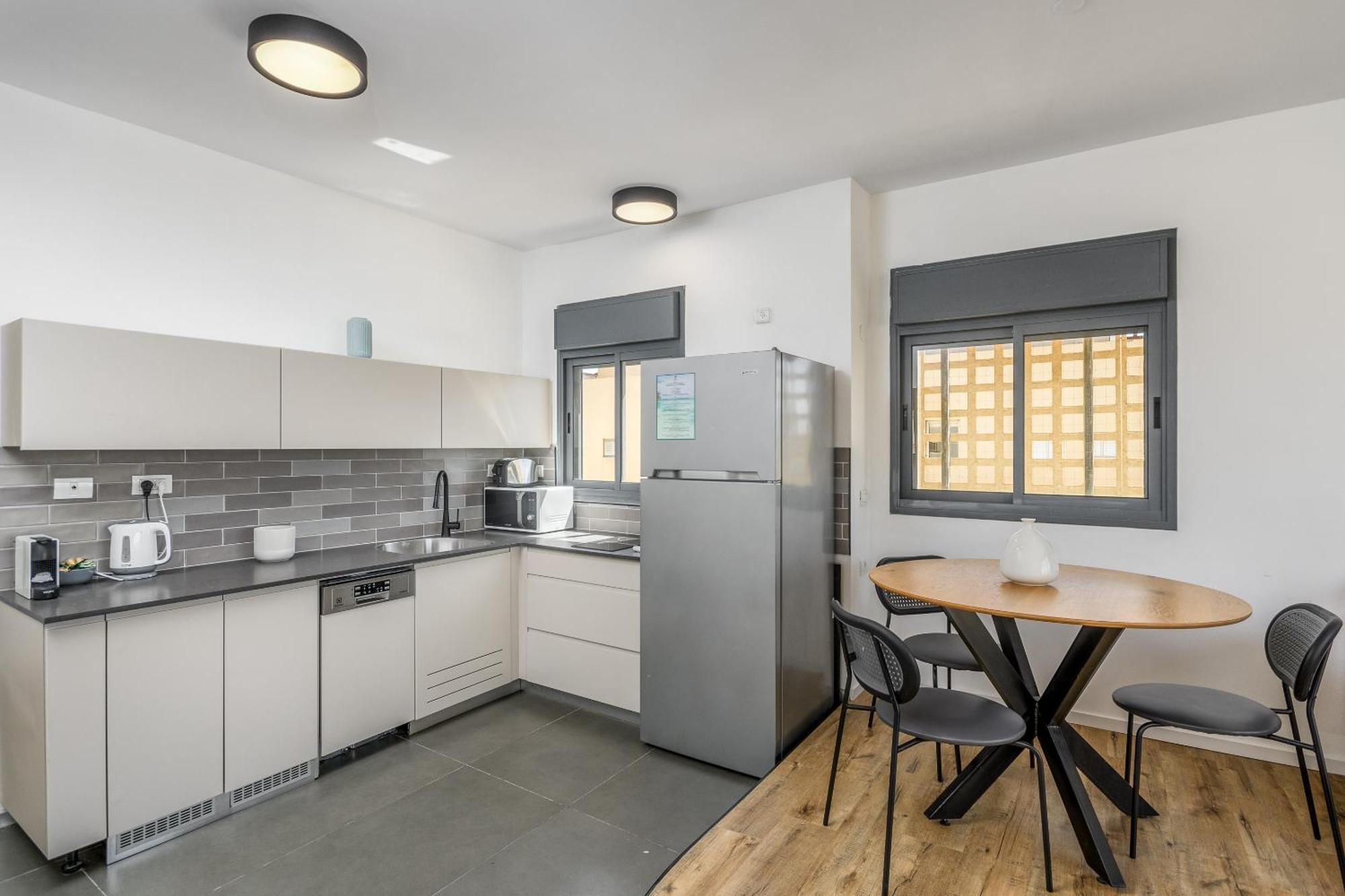 Апартаменти Modern & Sunny 1 Bdr W Balcony And Parking Тель-Авів Екстер'єр фото