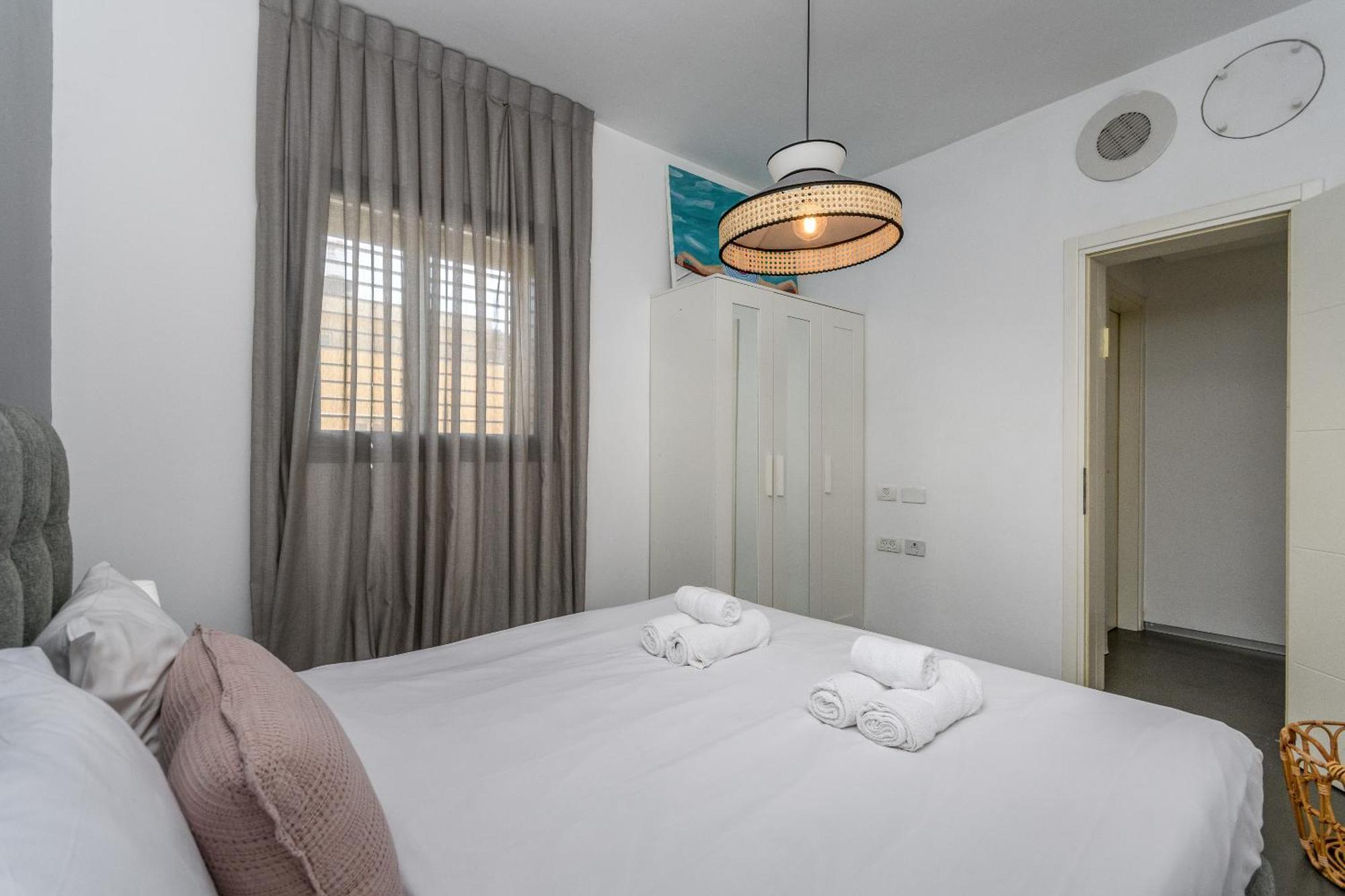 Апартаменти Modern & Sunny 1 Bdr W Balcony And Parking Тель-Авів Екстер'єр фото