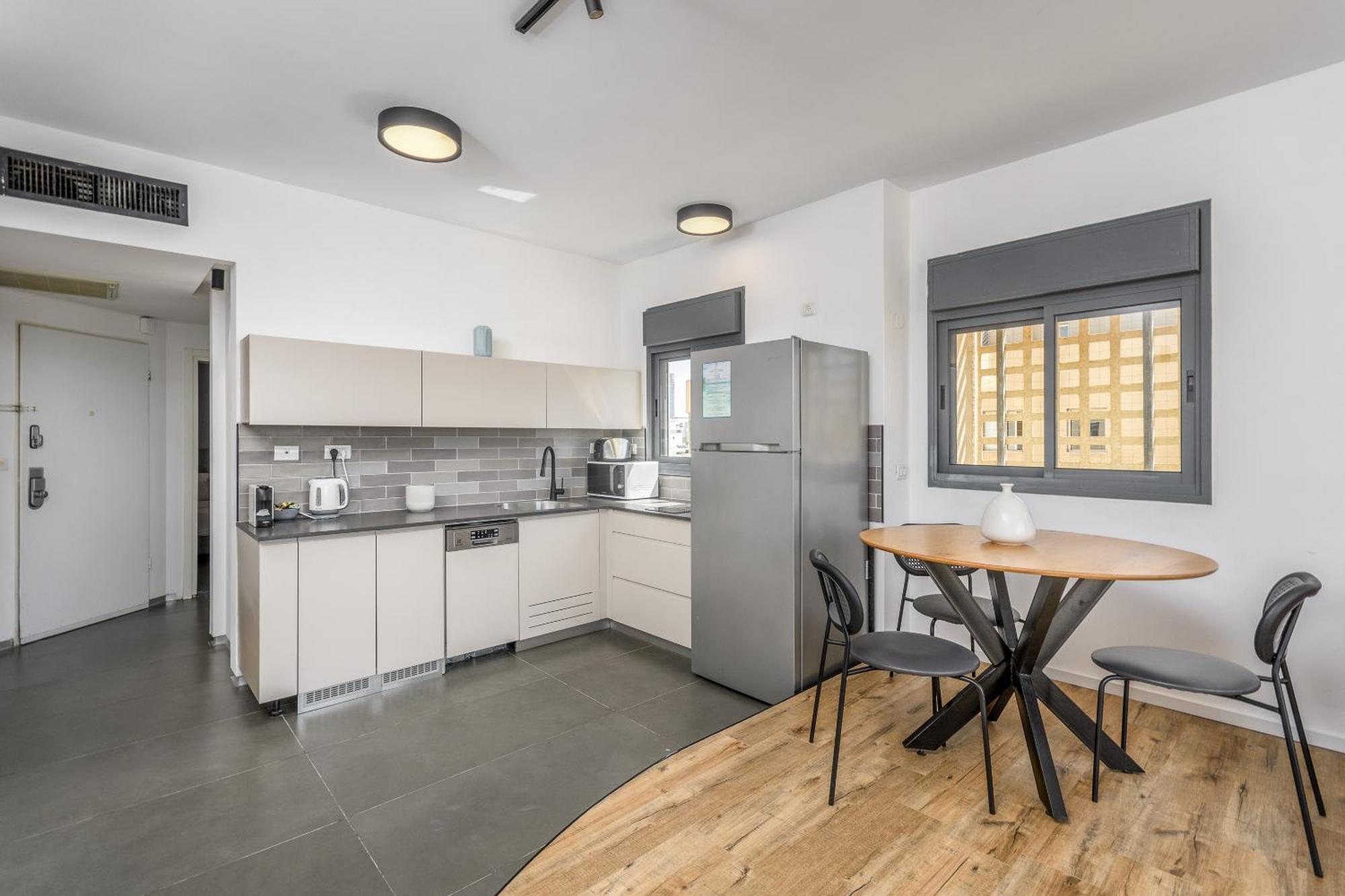 Апартаменти Modern & Sunny 1 Bdr W Balcony And Parking Тель-Авів Екстер'єр фото