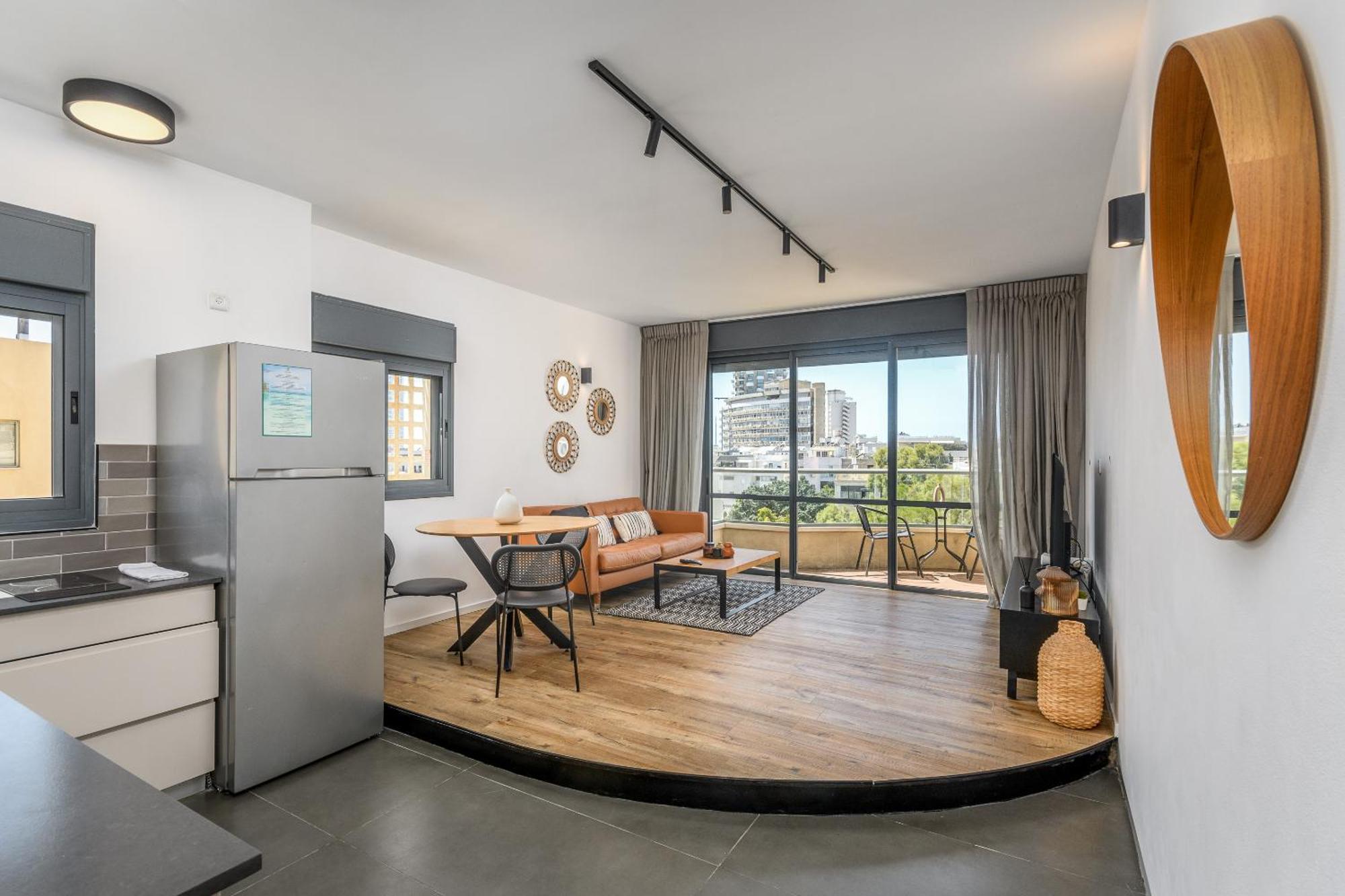 Апартаменти Modern & Sunny 1 Bdr W Balcony And Parking Тель-Авів Екстер'єр фото